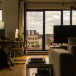 salon pour télétravailler sombre et spacieux