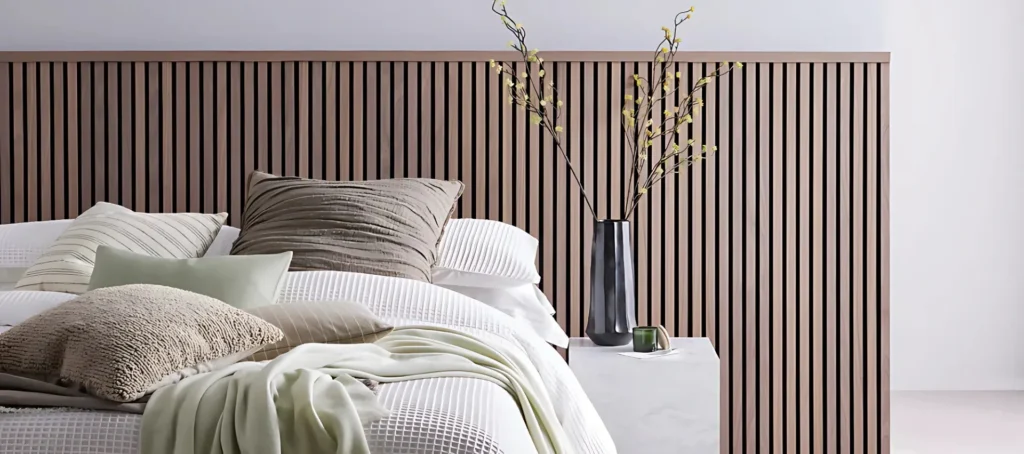  La tête de lit en lambris ou tasseaux