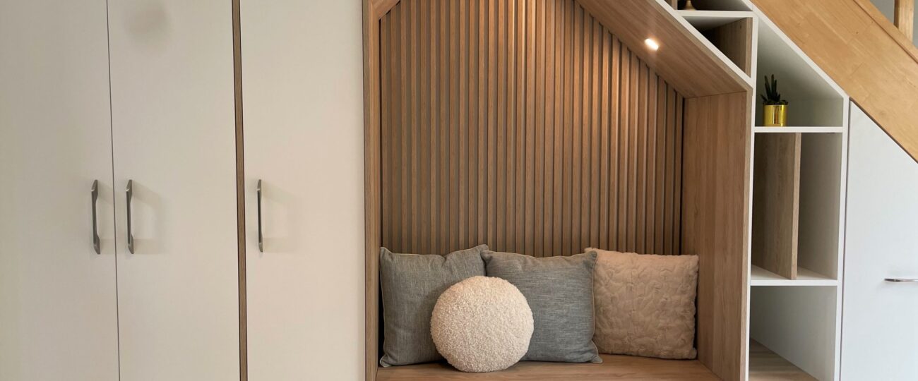 Aménagement sous escalier : idées et conseils pour transformer cet espace perdu