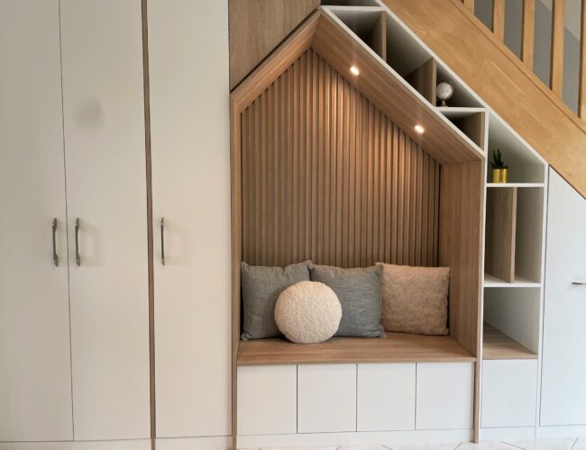 Aménagement sous escalier : idées et conseils pour transformer cet espace perdu