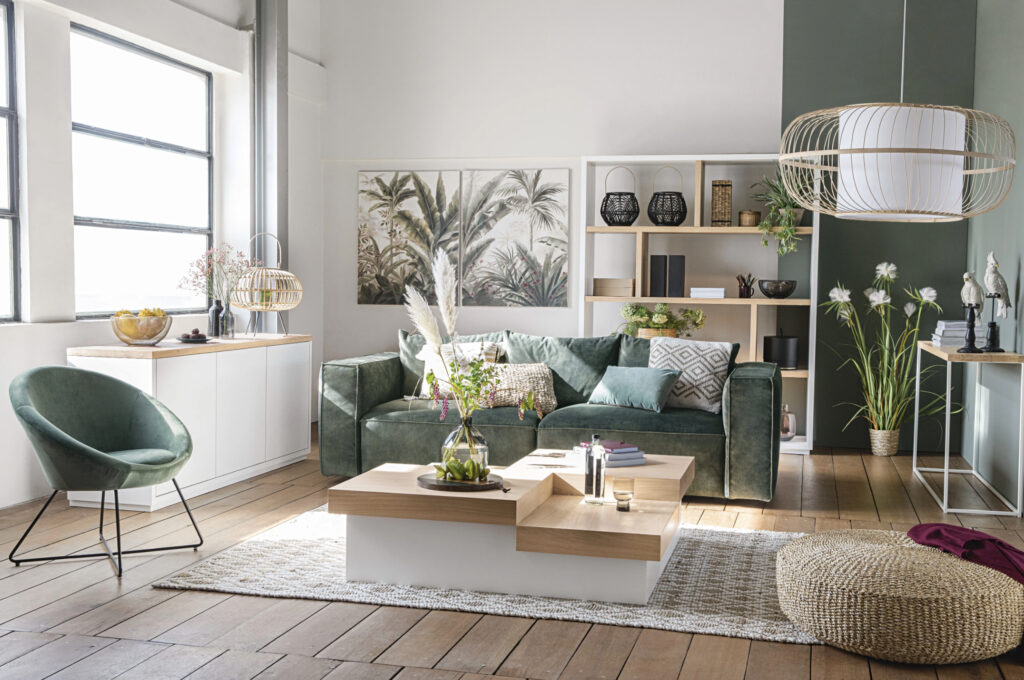 Salon moderne et lumineux avec meuble
